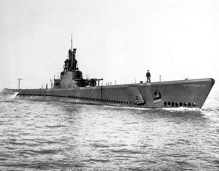Black-and-white photograph of USS Paddle (SS-263).